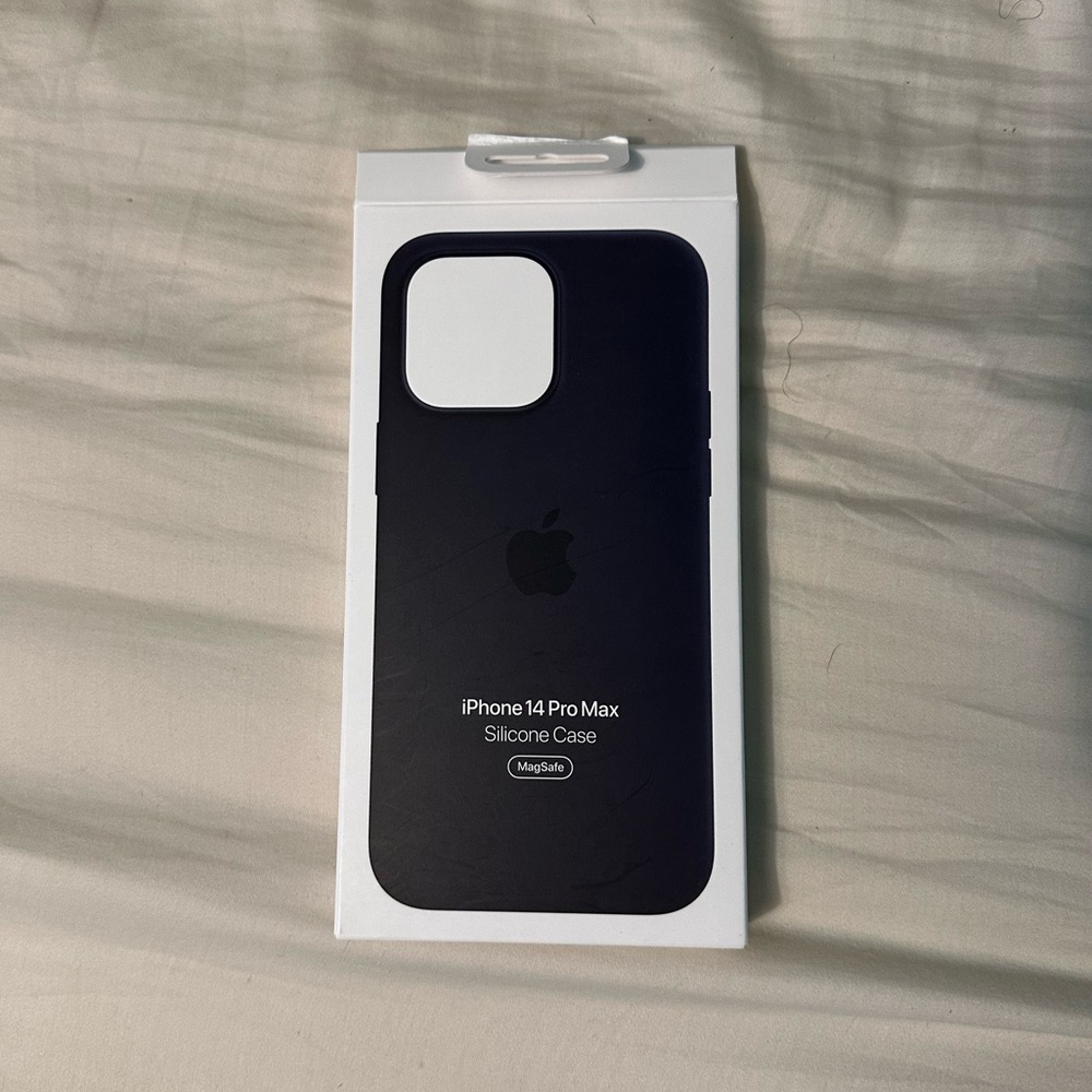 Apple Black MagSafe iPhone 14 Pro Max Case